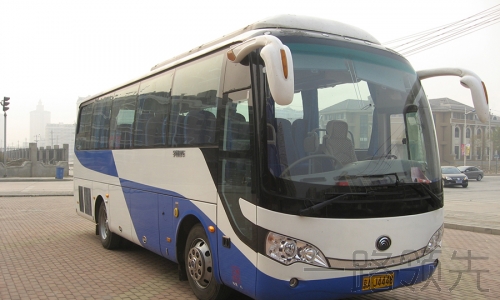 大客車(chē)租賃一天多少錢(qián)