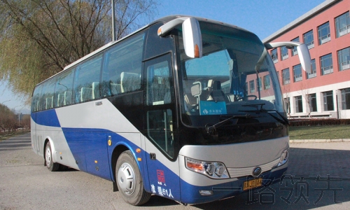 大客車(chē)租賃一天多少錢(qián)